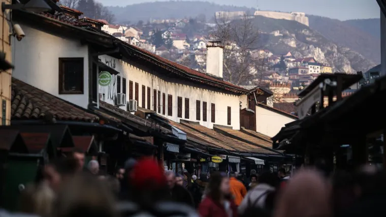 Srbija uoči izbora u BiH veleposlanstvo u Sarajevu napunila obavje&scaron;tajcima