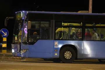 Sudarili se ZET-ov autobus i automobil, petero ozlijeđenih