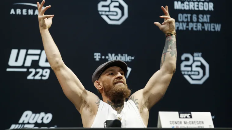 McGregor opet 'briljirao' na presici: Zakasnio pa zaprijetio Khabibu da će mu zabiti nos u lubanju