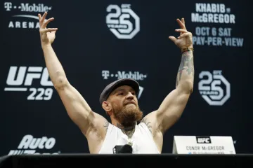 McGregor opet 'briljirao' na presici: Zakasnio pa zaprijetio Khabibu da će mu zabiti nos u lubanju
