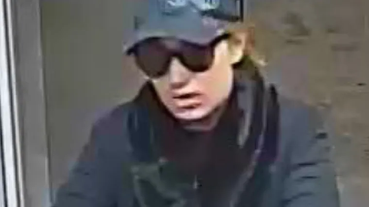 Prepoznajete li je? Policija traži pomoć u potrazi za ženom koja je opljačkala benzinsku