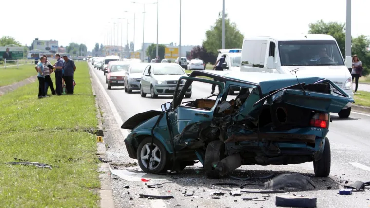 U stravičnom sudaru na autocesti poginulo dvoje ljudi