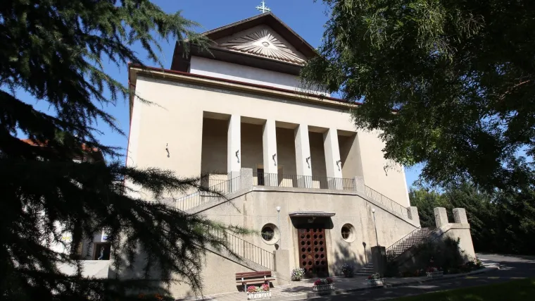 Nije mu se svidjelo &scaron;to su prebliski!? Otac sjemeni&scaron;tarca napao njegovu razrednu kolegicu