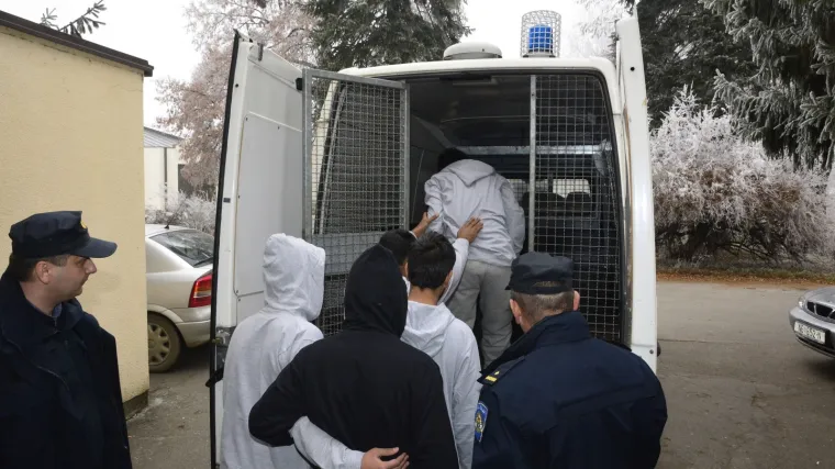 Policajac iz Zagreba krijumčario 18 migranata: Otkrili ga kolege iz Like