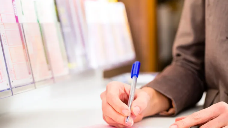 Savjet zlata vrijedan: Na nagovor sestre pregledao ormar pa u kaputu prona&scaron;ao dobitni listić