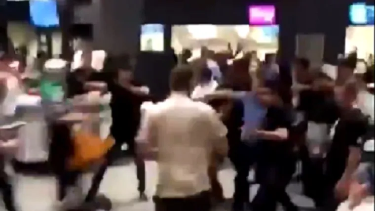 Izbila masovna tučnjava navijača Khabiba i McGregora, snimljene ružne scene i jedan te&scaron;ki nokaut