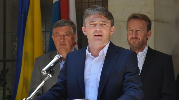 Studenti Sveučili&scaron;ta u Mostaru odbacili Kom&scaron;ićevu ponudu: 'On je za nas persona non grata'