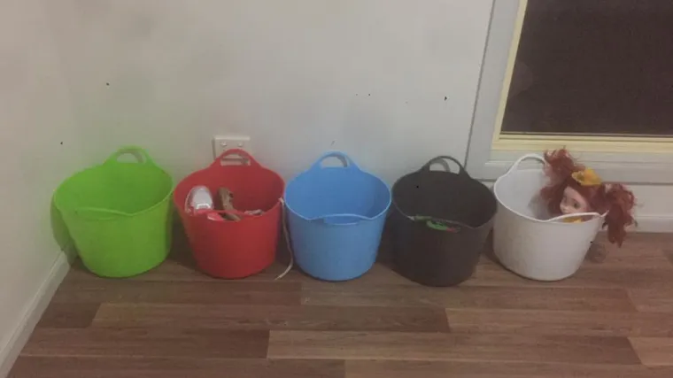 Mama smislila genijalan trik kako naučiti djecu da pospremaju svoje igračke
