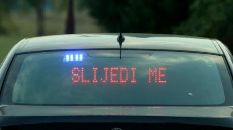 Hrvatska policija zaustavila auto vlade Srbije i naplatila im kaznu od 40 eura, pogledajte za&scaron;to