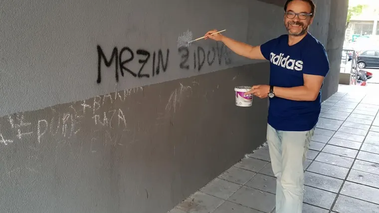 Slikar iz Splita nije mogao dočekati gradske službe pa je od odvratnog grafita na svojoj zgradi napravio ne&scaron;to lijepo