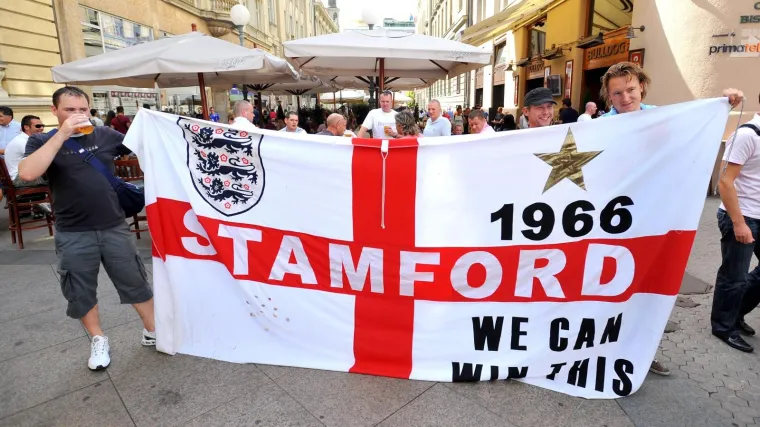 Ne smiju na stadion, ali je u Rijeku stiglo 500 Engleza: 'Rezervirali smo karte čim smo doznali protivnika'