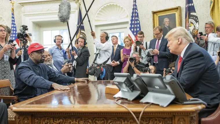 FOTO Trump oduševljeno slušao govor Kanyea Westa u Bijeloj kući: 'Napravili ste Supermana'