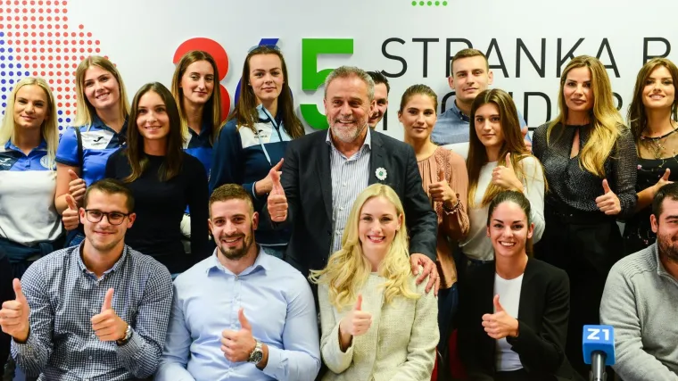 Bandićevoj stranci pristupili mladi sportaši, gradonačelnik se pohvalio: 'Imamo i četiri misice'