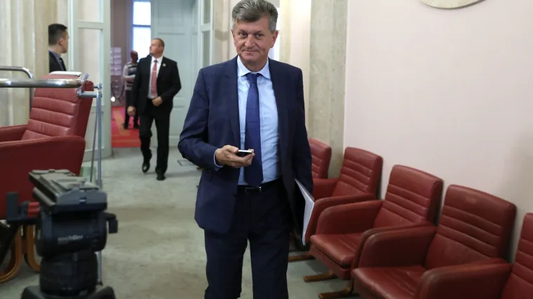 Danas u Saboru glasanje o povjerenju Milanu Kujundžiću