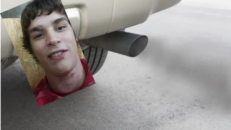 Nije mogao izvući spolni organ iz auspuha, pa ga policija stresla elektro&scaron;okerom i odvela u bolnicu!