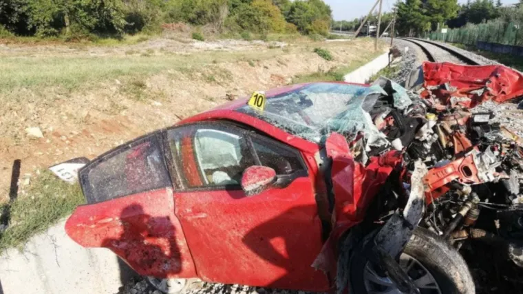 Otac u zadnji tren spasio sebe i kćer iz auta: 'Vlak nas je vukao nekoliko metara, danas slavimo 2. rođendan'