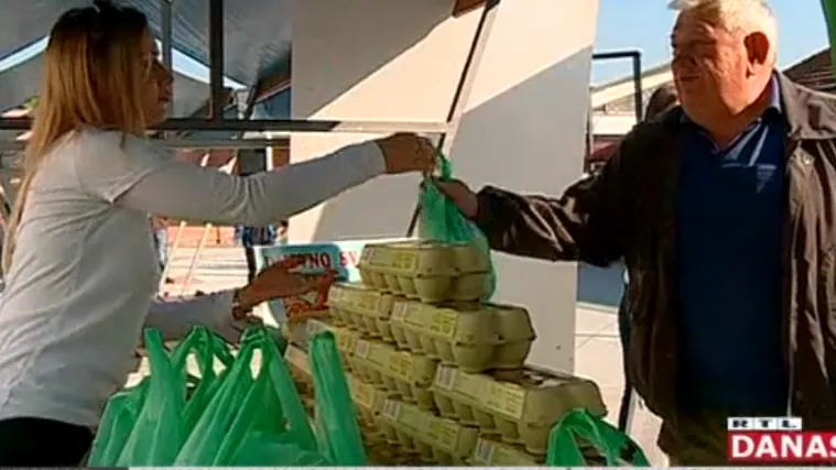 Gužva na tržnici u Ivanić Gradu: U samo 45 minuta građani razgrabili 5000 jaja