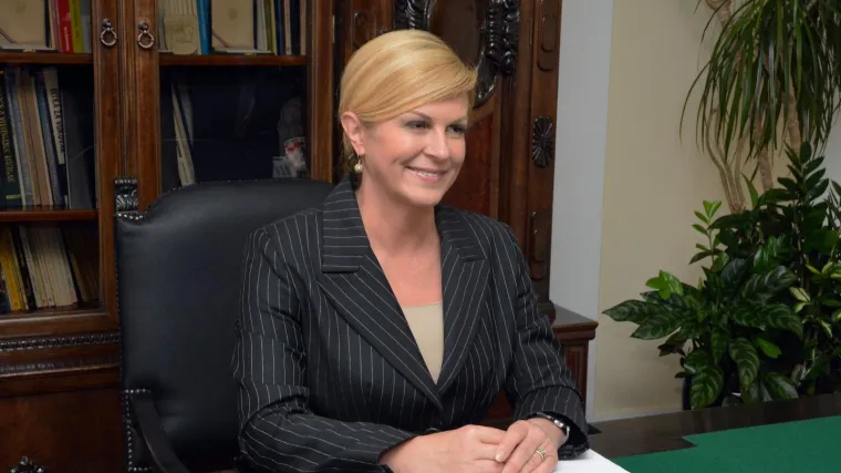 Učenici u Sikirevcima predsjednici rekli da im nedostaje dvorana, a ona ih utje&scaron;ila: 'Zato imate livadu'