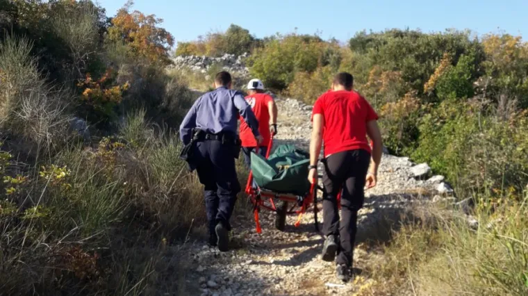 HGSS-ovci izvukli tijelo iz mora: Pretpostavlja se da je nepoznati skakač sa &scaron;ibenskog mosta