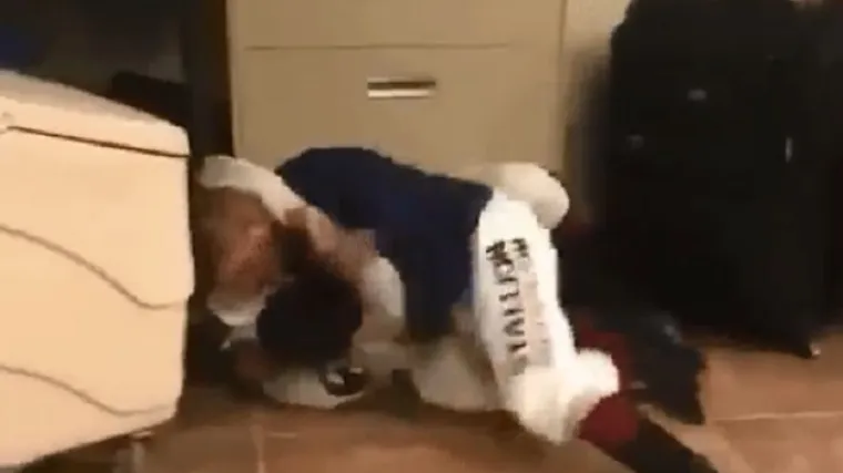 Dva džokeja u nemilosrdnom obračunu morala je razdvajati policija