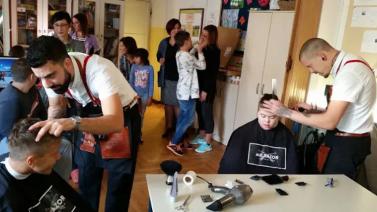 Znaju da učenici često ne mogu mirno sjediti u salonima pa su do&scaron;li na genijalnu ideju