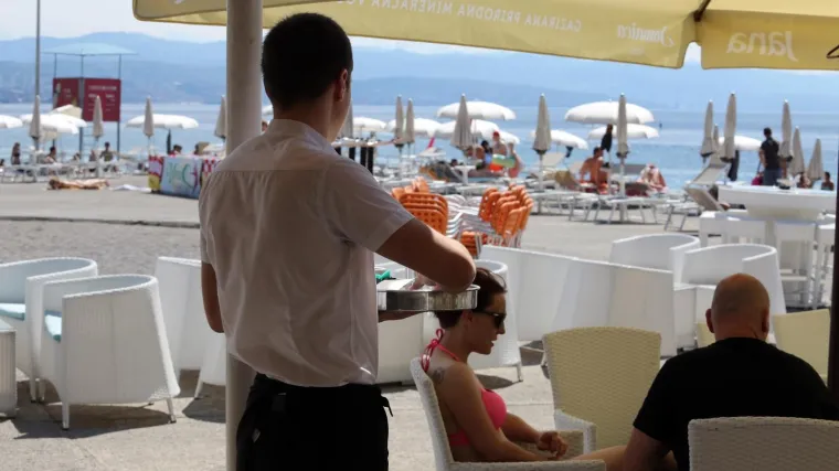 'Nije vi&scaron;e dovoljna ni plaća od 10.000 kuna'