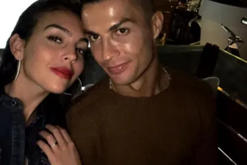 Seksi manekenka se pohvalila prstenom, mnogi su to shvatili kao najavu svadbe