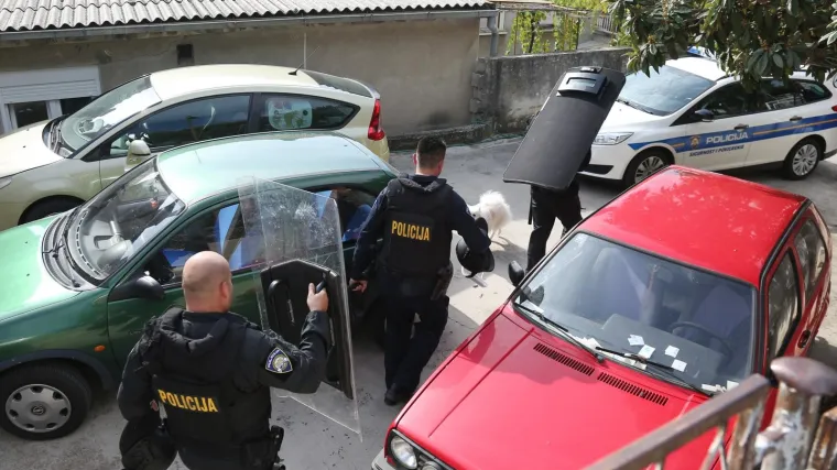 'Ovo traje već dugo, tata je bio u ratu, rastrojen je'