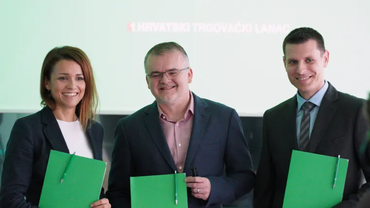 Pevec podiže minimalnu plaću za 1.000 kuna