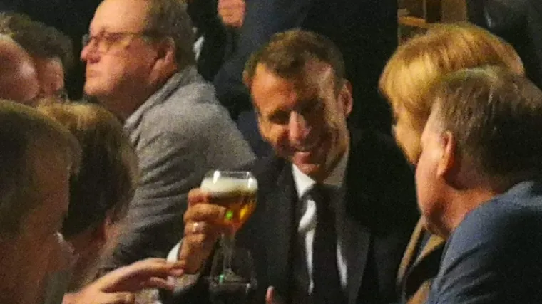 Opu&scaron;teni noćni razgovori: Merkel i Macron nakon Europskog vijeća oti&scaron;li na vino i pivo