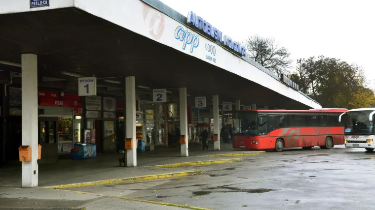 Svjedok krvavog napada u Brodu: 'Osmero djece mladiću je vikalo: Za&scaron;to si pokrao na&scaron;u mamu'