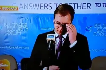 Ustao i pred svima održao lekciju Aleksandru Vučiću