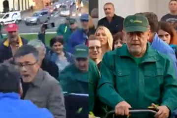 Navukao zeleno odijelo, uzeo kosilicu u ruke i odradio pobjednički krug, a na kraju zbrisao