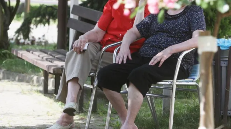 U susjedstvu vlast uvažila sindikate, neće se raditi do 67.