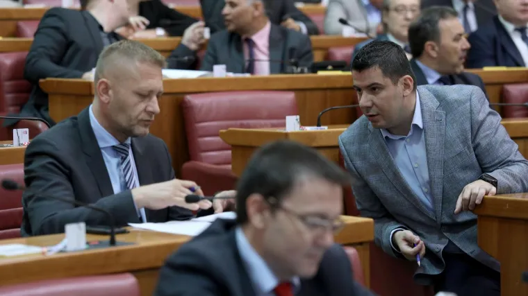 'Nismo mi va&scaron;i učenici!'; GRMOJA PROZVAO PUSIĆ: 'Vi ste nervozni jer ja propitujem Va&scaron;u ulogu u aferi'