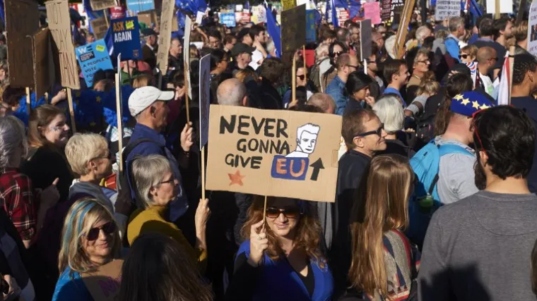 London pod opsadom ljudi koji ne žele van iz EU, traže novi referendum