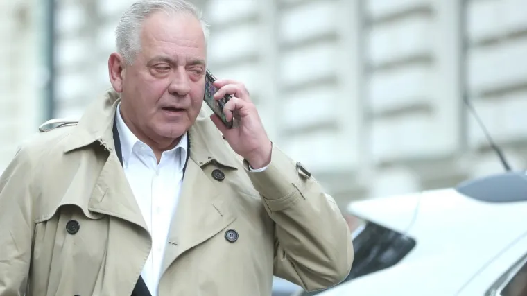 Pogledajte kakvim se trikom Sanader poslužio kako ne bi morao razgovarati s novinarima