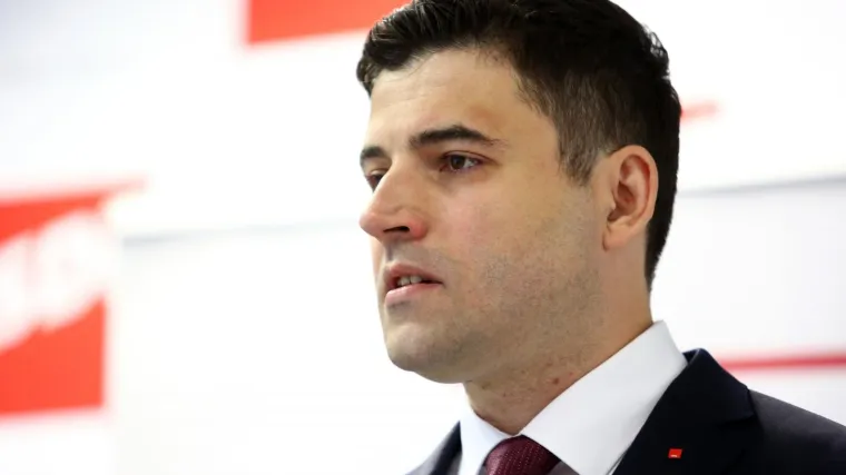 Bernardić žestoko o novim mailovima: 'Plenkovićevi prijatelji su si osigurali stotine milijuna kuna'