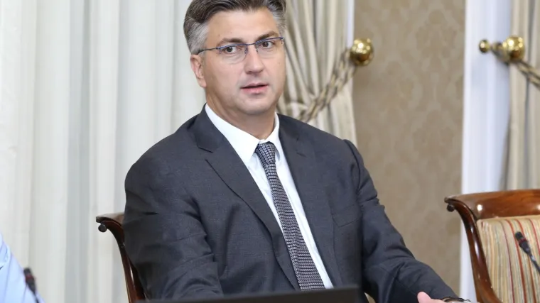 Udar na premijera: Otkriveni lažni sms-ovi o korupciji, Plenkovića htjeli optužiti za uzimanje mita