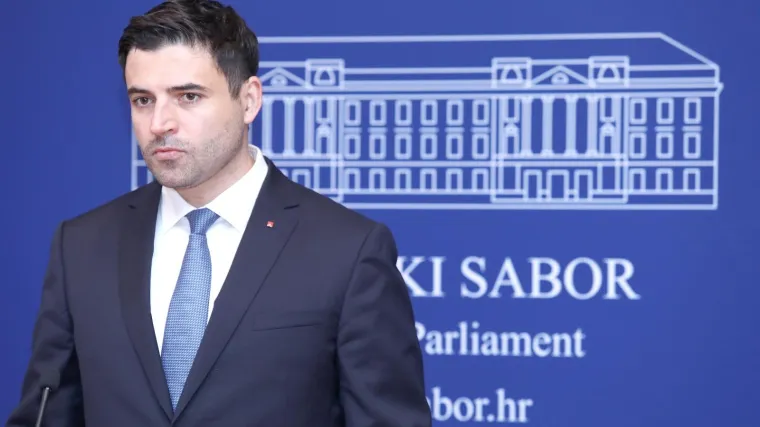 'Ne čini ništa jer štiti premijera'