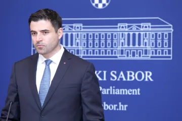 'Ne čini ništa jer štiti premijera'