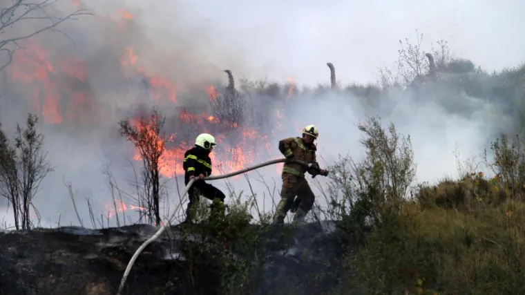 Lokaliziran požar na Hvaru, vatra ne ugrožava kuće