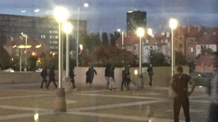 Huligani demolirali kafić i teško ozlijedili ženu i mladića:  'Bilo ih je 4-5, imali su maske na licu i baklju'