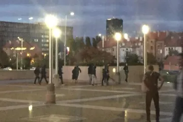 Huligani demolirali kafić i teško ozlijedili ženu i mladića:  'Bilo ih je 4-5, imali su maske na licu i baklju'