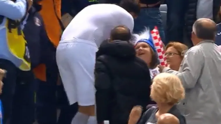 Popeo se na tribine i oduševio Enu Šarac