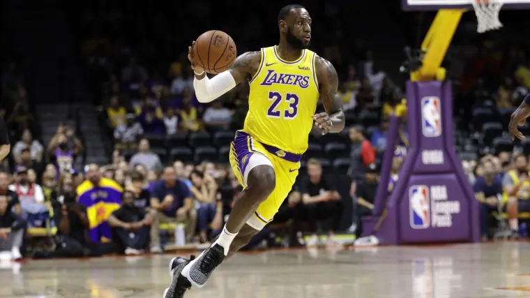 'Kralj' se budi: LeBron u Los Angelesu upisao prvu domaću pobjedu i prvi 'triple - double' s Lakersima