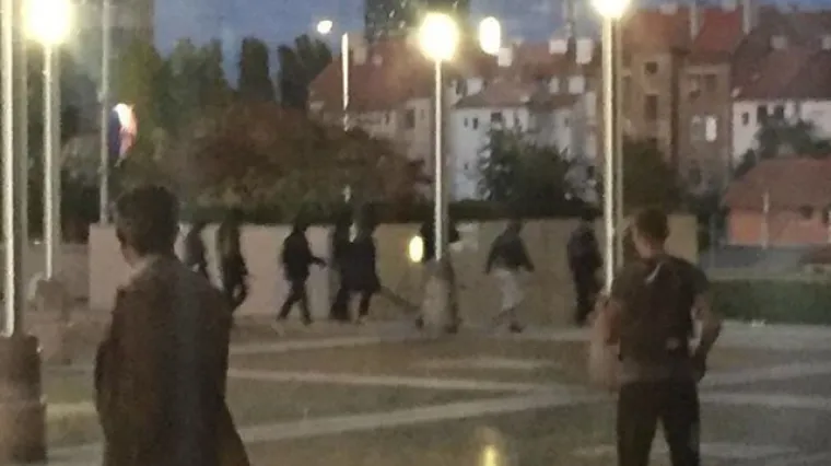 Uletjeli u kafić Dalmatinka, pretukli ženu i razbijali sve pred sobom; 'Tovari, tovari, gdje ste?!'