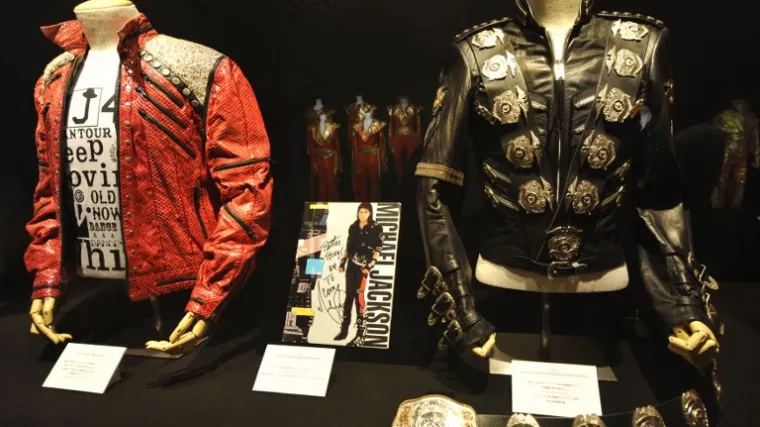 Crni kožnjak Michaela Jacksona upravo je na aukciji