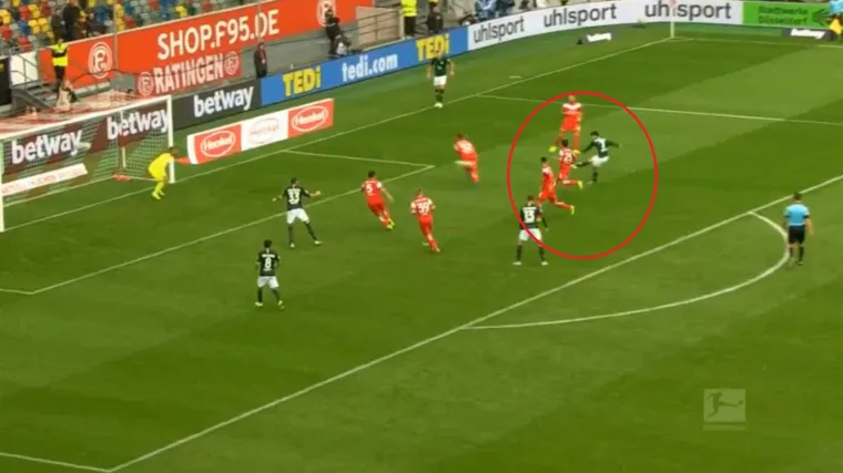 Primio loptu u 16-ercu i hladnokrvno je zakucao u mrežu