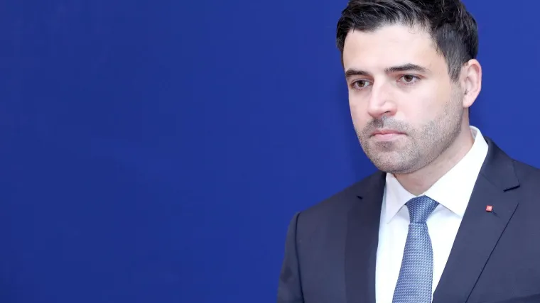 'Bomba' na Glavnom odboru SDP-a, krenulo je ru&scaron;enje &scaron;efa, ali on se ipak nije dao - spasio je sam sebe